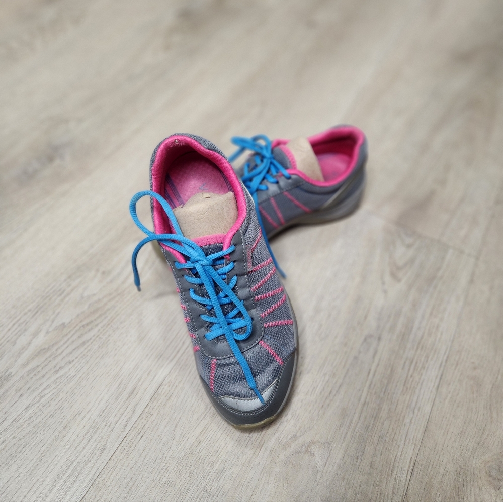 Vionic Alliance sneakers Gray and pink sneakers with blue laces size 7.5 women